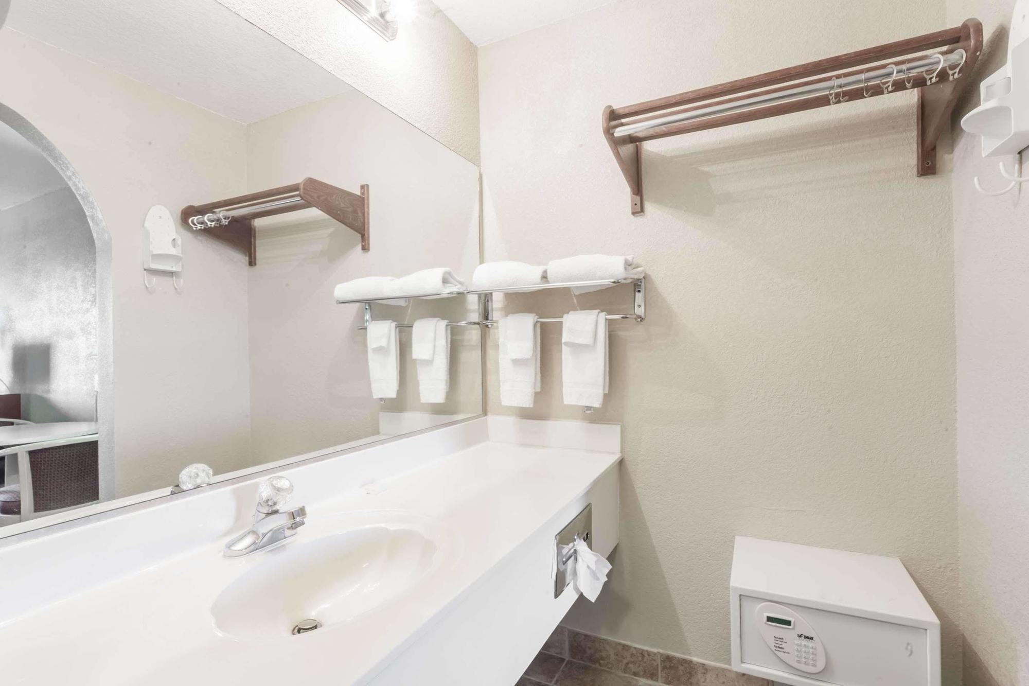 Days Inn By Wyndham Goodlettsville Nashville מראה חיצוני תמונה